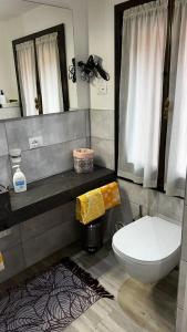 A bathroom at Smartroom LuLa