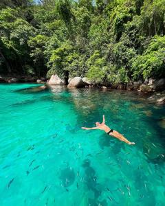 Naturlandskabet i nærheden af båden