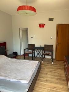 A bed or beds in a room at Guest House Elegance