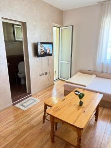 A bed or beds in a room at Guest House Elegance