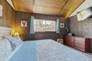 a bedroom with a large bed and a window at Rockaway Beach Surfer's Paradise in Rockaway Beach