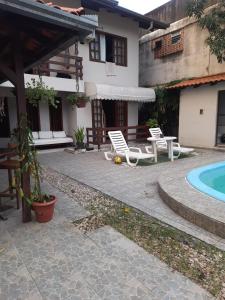 Bazén v ubytování Suites com piscina nebo v jeho okolí