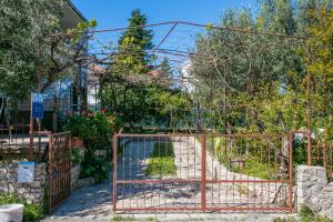 Zahrada ubytování Seaside holiday house Okrug Donji, Ciovo - 2403