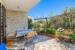 Balkón nebo terasa v ubytování Seaside holiday house Okrug Donji, Ciovo - 2403