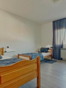 Postel nebo postele na pokoji v ubytování Apartments with a parking space Ogulin, Gorski kotar - 23727