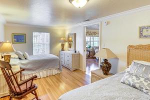 Ảnh trong thư viện ảnh của Walk to Lake Istokpoga Lorida Home with Boat Dock ở Lorida