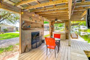 Zahrada ubytování Walk to Lake Istokpoga Lorida Home with Boat Dock + 12 fotografií