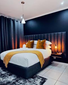 Postel nebo postele na pokoji v ubytování The Blyde Pretoria 2 bed 2 bath apartment