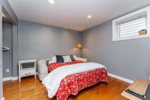 Кровать или кровати в номере Garden suite on Trinity St