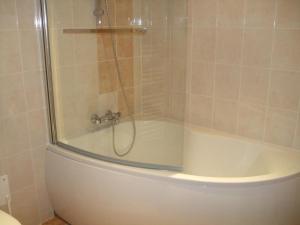 a shower in a bathroom with a tub at Charmante demeure 17e avec piscine privative, grand jardin et patrimoine riche en Touraine Sud. - FR-1-381-368 in Abilly-Sur-Claise +14 photos