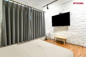 TV a/nebo společenská místnost v ubytování Hotel Yaja Terminal Branch