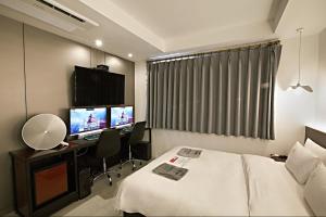 TV a/nebo společenská místnost v ubytování Hotel Yaja Terminal Branch