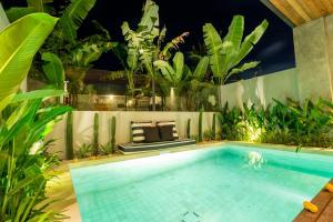 Πισίνα στο ή κοντά στο Chic industrial 2-Br townhouse with private pool +18 φωτογραφίες