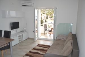 TV a/nebo společenská místnost v ubytování House with Sea View