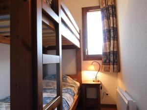 Ένα ή περισσότερα κρεβάτια σε δωμάτιο στο Appartement spacieux à Aussois pour 6 personnes - FR-1-508B-28