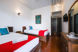Postel nebo postele na pokoji v ubytování Sans Vibes Puri Mango Hotel Sanur