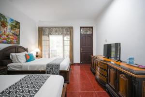 Postel nebo postele na pokoji v ubytování Sans Vibes Puri Mango Hotel Sanur