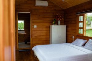 Postel nebo postele na pokoji v ubytování Healing Space Bungallow Bao Loc