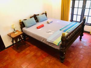 a large bed in a room with at The Tropical Hideout in Habaraduwa Central