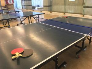 Stolní tenis v ubytování Atami New Fujiya Hotel nebo okolí