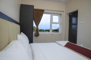 Postel nebo postele na pokoji v ubytování Hotel Sri Kanthan Residency