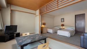 Postel nebo postele na pokoji v ubytování Atami New Fujiya Hotel