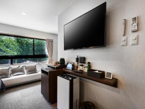 TV a/nebo společenská místnost v ubytování Izutsu hotel Takasegawa