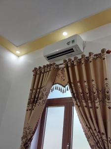 a room with a window with a curtain at Biệt Thự Villa Thảo Vy in Ly Son
