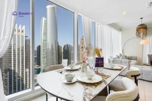 Fotografie z fotogalerie ubytování Spacious 1BR Apartment Lake View Tower, Cluster B JLT v Dubaji + 17 fotografií