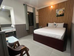 Postel nebo postele na pokoji v ubytování ĐÔNG NHƯ HOTEL