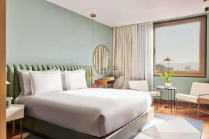 Posteľ alebo postele v izbe v ubytovaní Grand Hyatt Barcelona