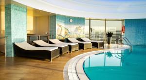 La pileta dentro o cerca de Millennium Hotel Doha