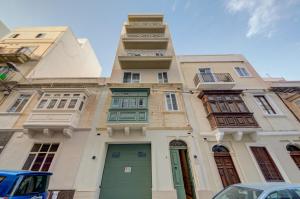 a building with a green door in front of it at Juliet Residence, Apt 4 , Your Home Away from Home in Gzira by SF HOMES in Il-Gżira