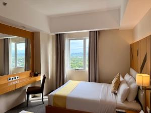 Postel nebo postele na pokoji v ubytování Sotogrande Davao Hotel