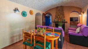 Posezení v ubytování Cueva del Mesto Hinojares by Ruralidays