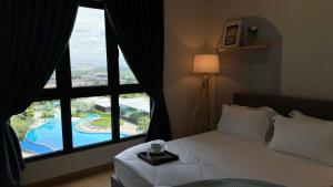 a bedroom with a bed and a large window at Splash Mania Maya Bay Residence Blissful Nest Gamuda Cove in Banting
