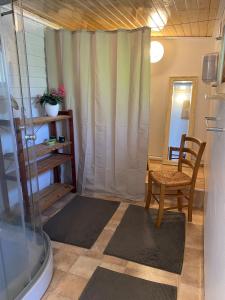 Koupelna v ubytování Lillebo - Idyllisk stuga med närhet till hav och stad + 16 fotografií