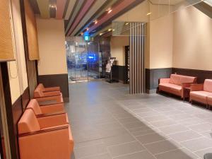 多美迎PREMIUM难波酒店的休息区