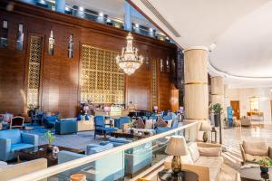 Un lugar para sentarse en Millennium Hotel Doha