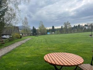 Vonkajšia záhrada v ubytovaní Domek Jancio Wodnik