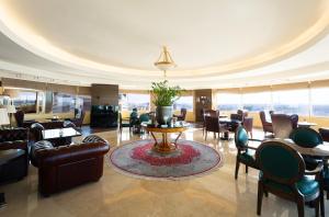 Un lugar para sentarse en Millennium Hotel Doha