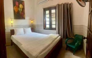 Postel nebo postele na pokoji v ubytování Serendipity Experience Hoi An Hostel