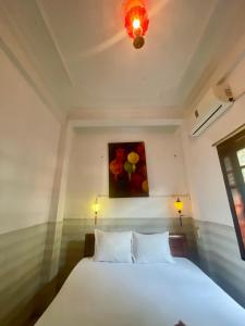 Postel nebo postele na pokoji v ubytování Serendipity Experience Hoi An Hostel