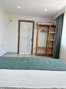 Postel nebo postele na pokoji v ubytování Demre Asya Apart