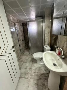 Koupelna v ubytování Demre Asya Apart + 37 fotografií