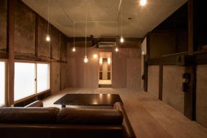 Ein Bett oder Betten in einem Zimmer der Unterkunft kitan UOZU Old Traditional Japanese House