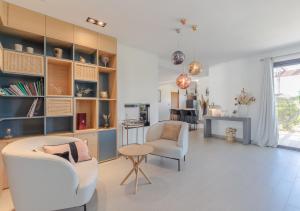 a living room with two chairs and a table at Villa Alta-Beloi in Marcenas