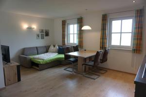 A seating area at Ferienwohnung Hausleitner