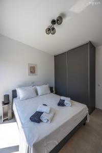 Postel nebo postele na pokoji v ubytování MERCURY VILLA - Minimal Luxury with Private Pool