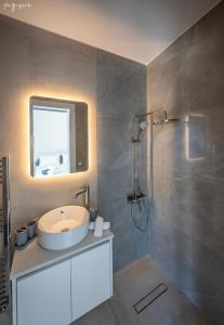 Koupelna v ubytování MERCURY VILLA - Minimal Luxury with Private Pool + 8 fotografií